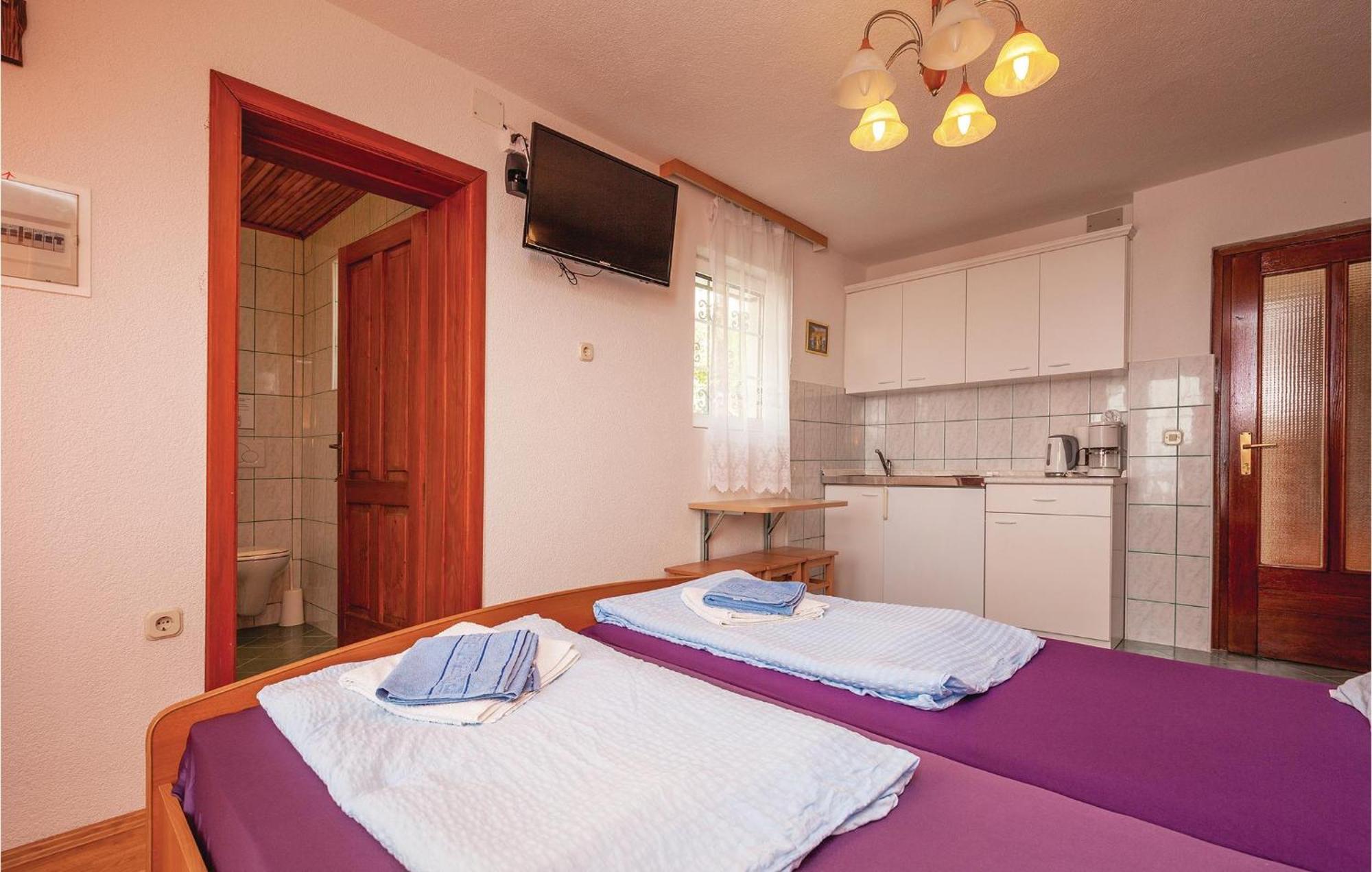 1 Bedroom Cozy Apartment In Crikvenica Ngoại thất bức ảnh