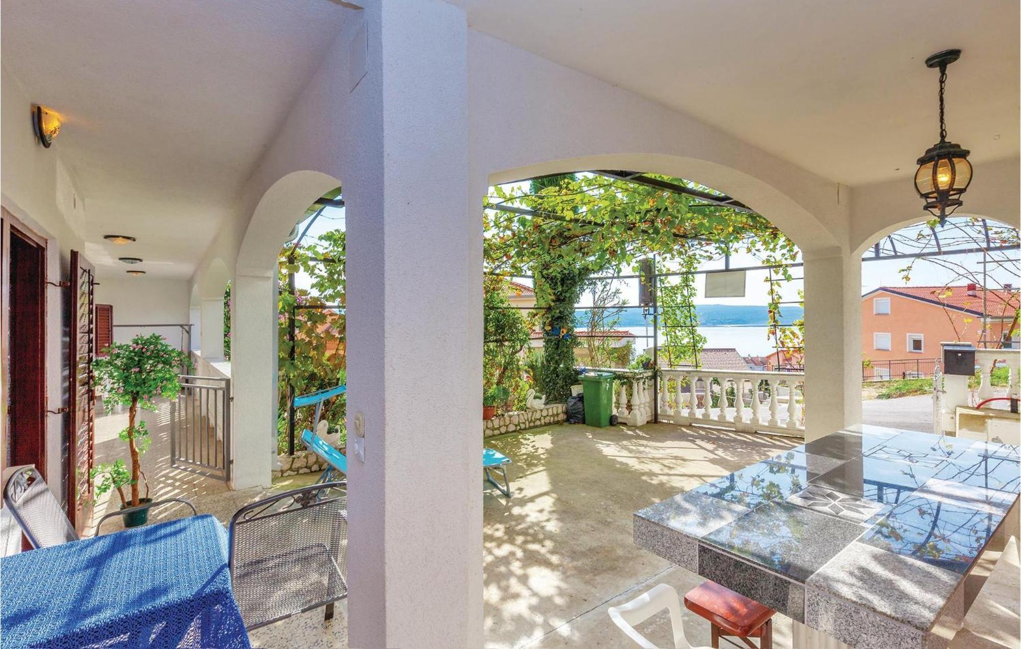 1 Bedroom Cozy Apartment In Crikvenica Ngoại thất bức ảnh