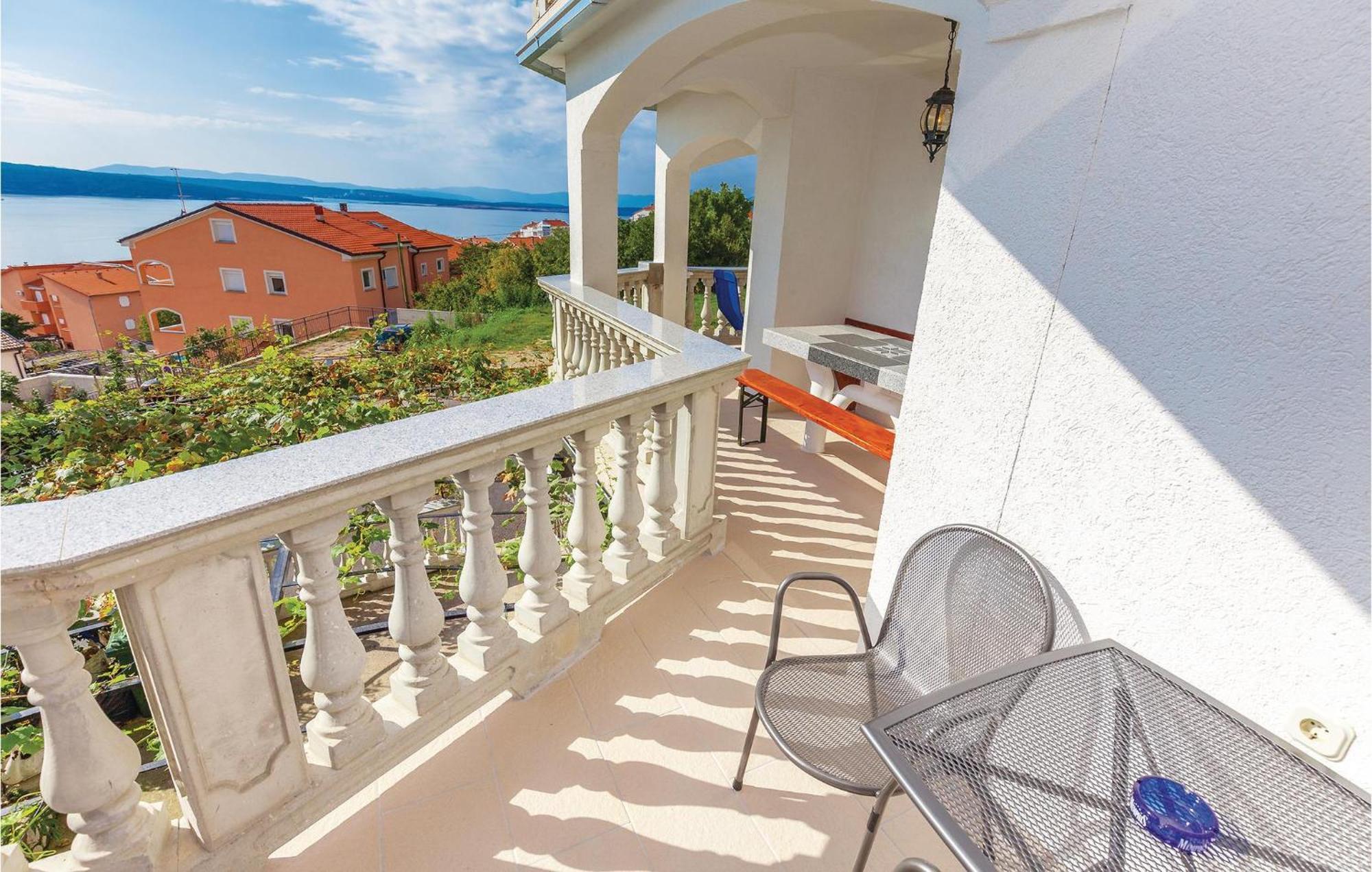 1 Bedroom Cozy Apartment In Crikvenica Ngoại thất bức ảnh