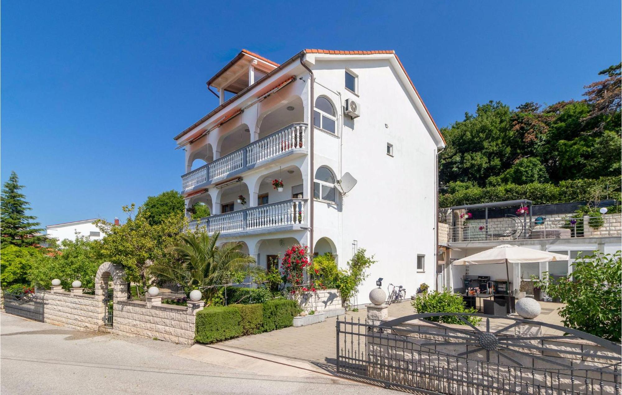 1 Bedroom Cozy Apartment In Crikvenica Ngoại thất bức ảnh