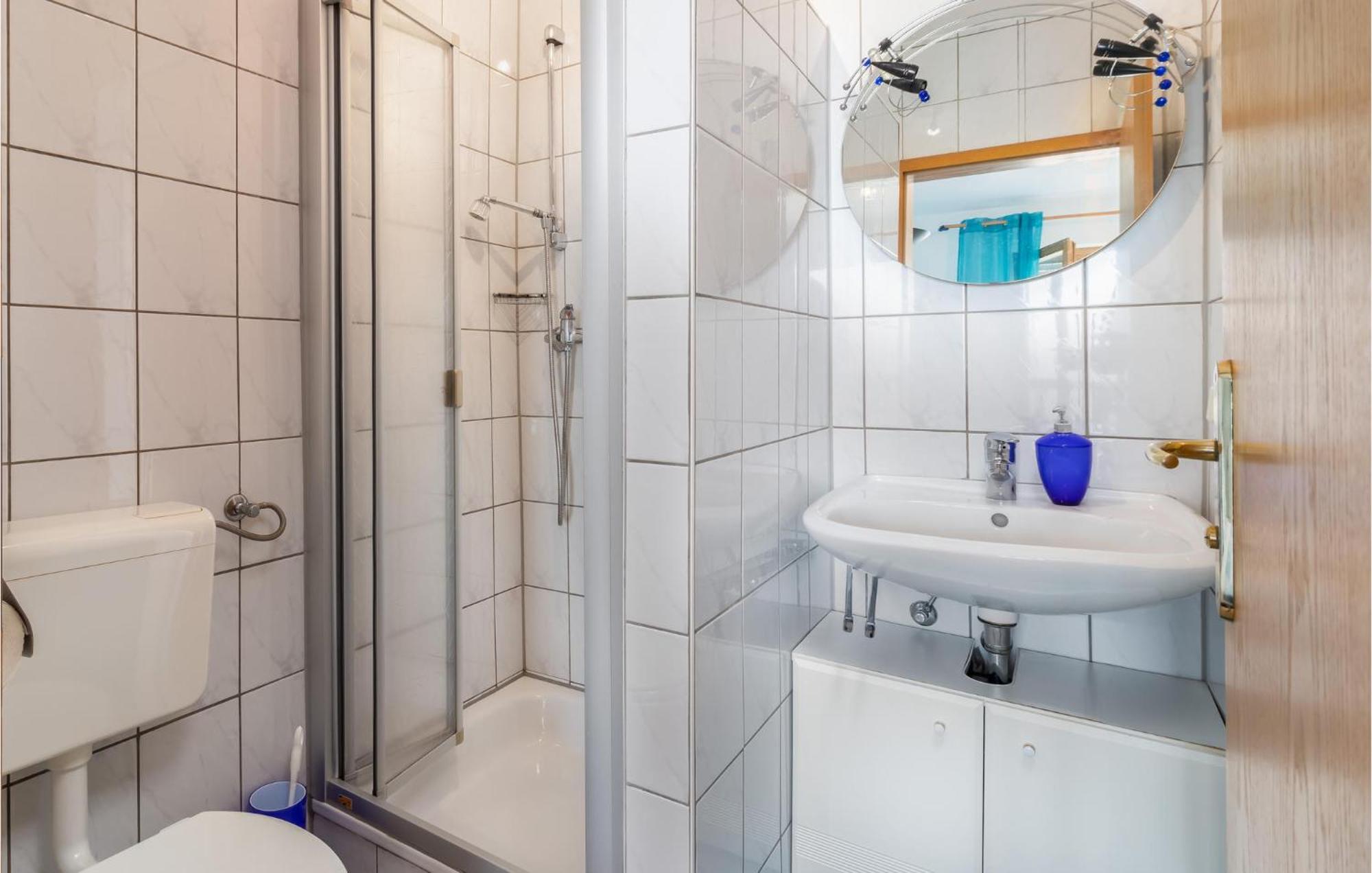 1 Bedroom Cozy Apartment In Crikvenica Ngoại thất bức ảnh
