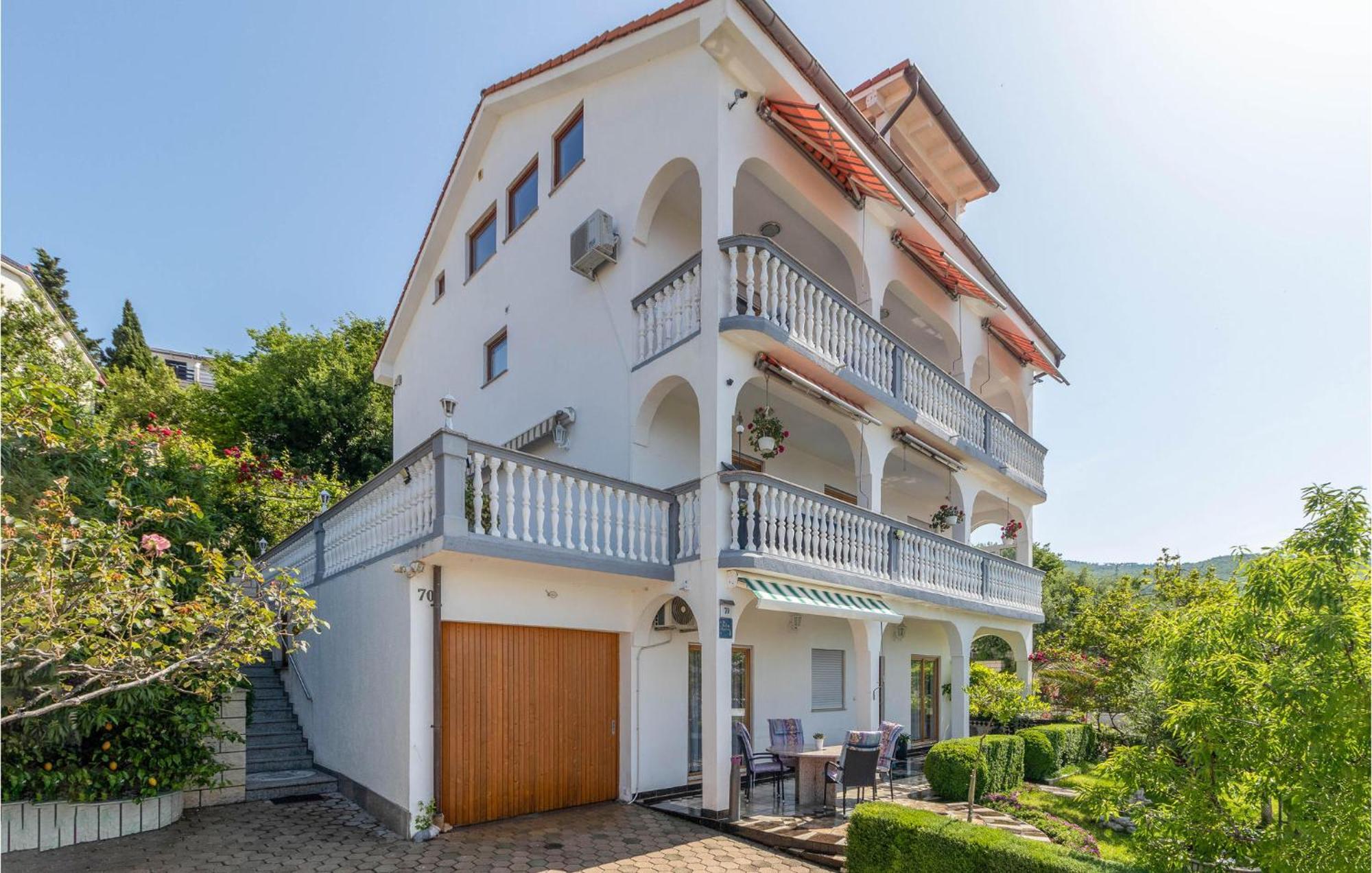 1 Bedroom Cozy Apartment In Crikvenica Ngoại thất bức ảnh