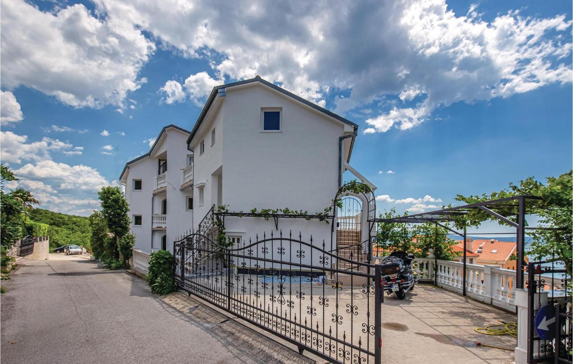 1 Bedroom Cozy Apartment In Crikvenica Ngoại thất bức ảnh