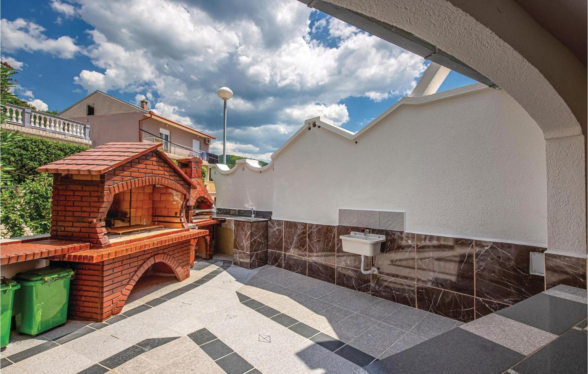 1 Bedroom Cozy Apartment In Crikvenica Ngoại thất bức ảnh